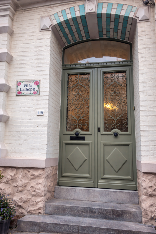 Rénovation de porte d’entrée à l’identique : un atout pour les maisons anciennes à Dunkerque, Saint-Omer et Calais